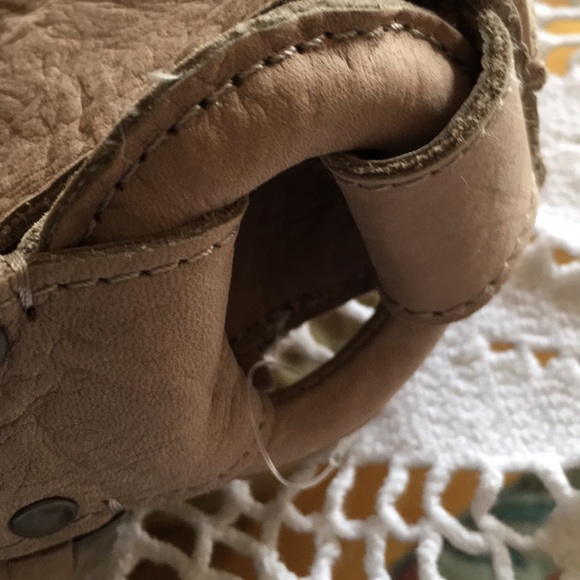 New juicy culture distressed tan leather handbag - Picture 7 of 7